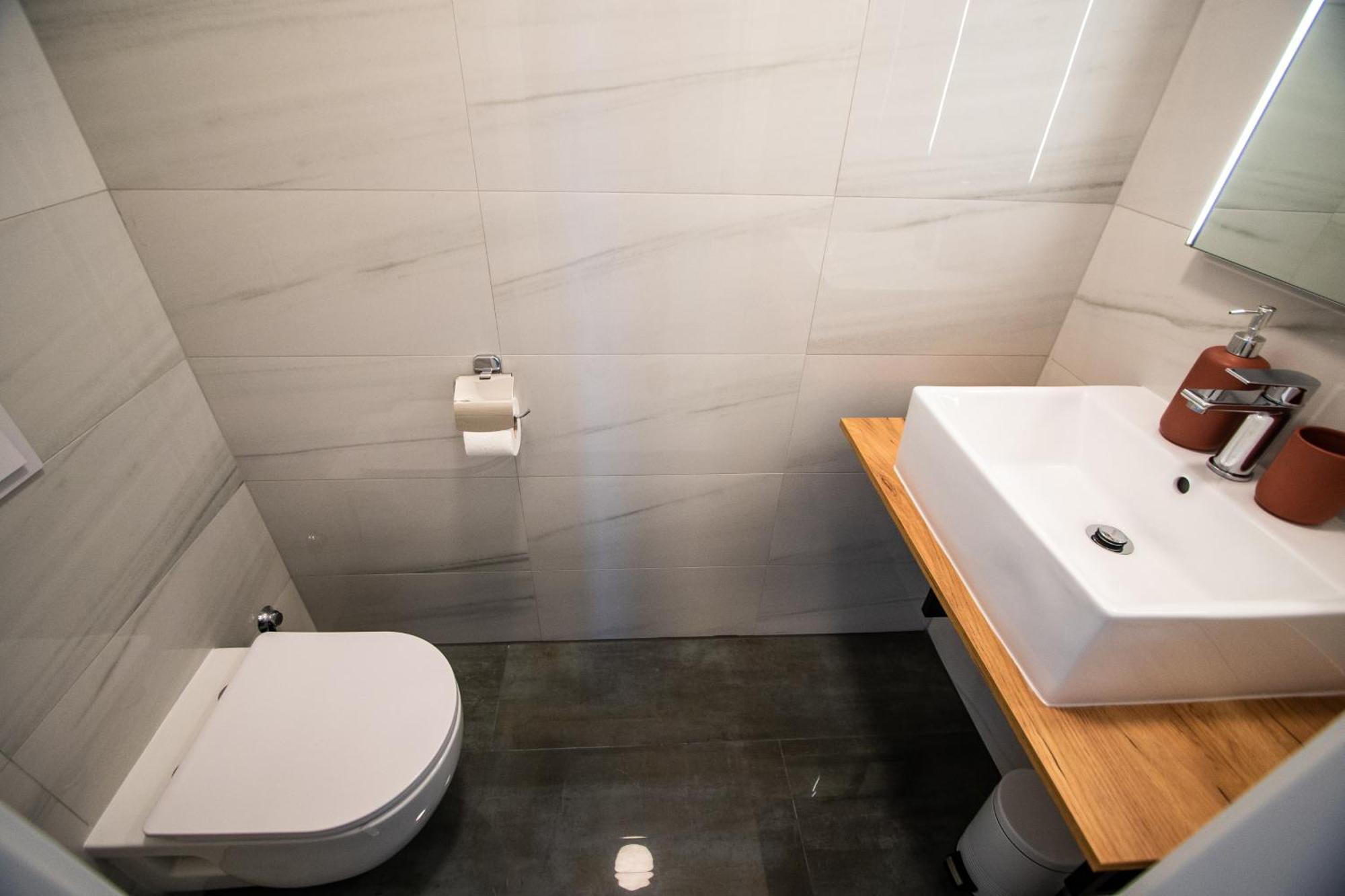 Azzurro Apartment - With Private Rooftop Jacuzzi Zadar Exterior photo